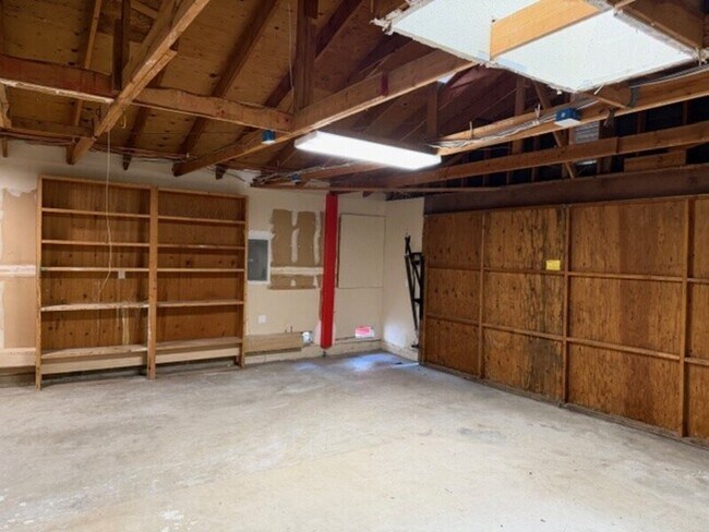 Building Photo - 1609 Grove St