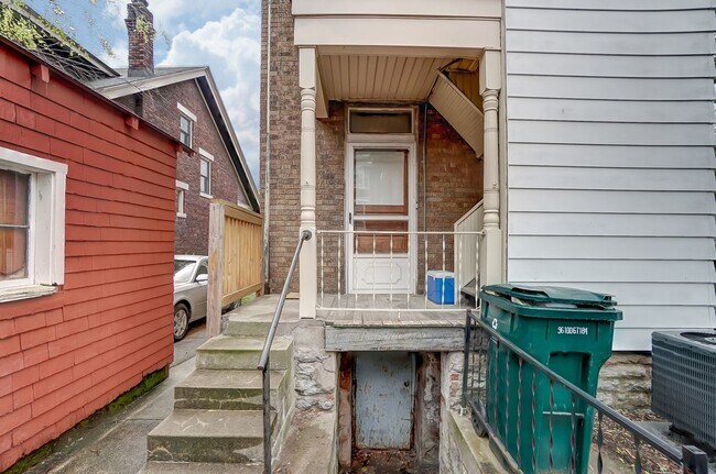 Building Photo - 350 Volkert St