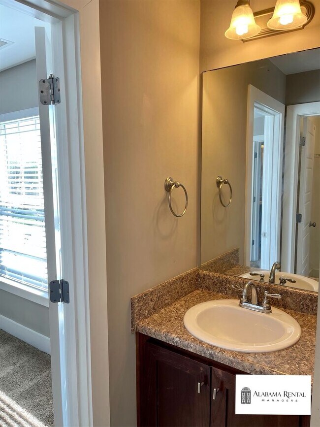 Building Photo - Townhome for rent in Chelsea!  Available to View Now!!!  DEPOSIT PENDING!!!