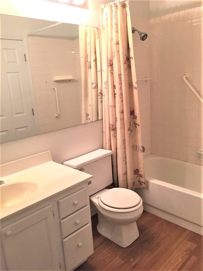 Building Photo - 41 Bedford Rd