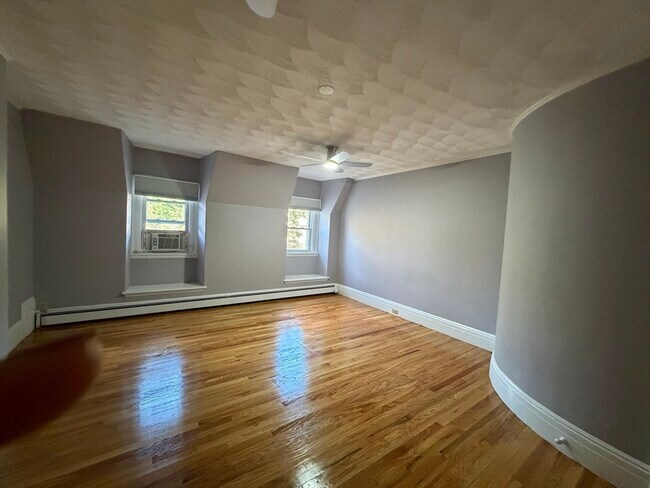 Building Photo - 318 Tappan St