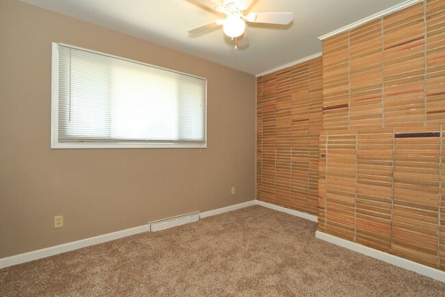 Building Photo - Charming 3 Bedroom 1 Bathroom Home