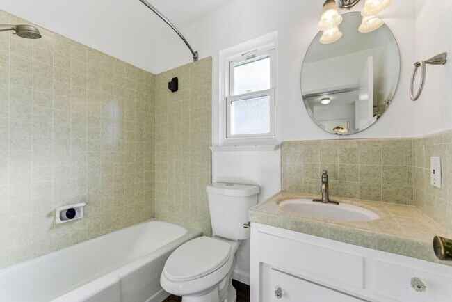 Building Photo - Prime Peninsula Living – 2BR/2BA Walk to Everything