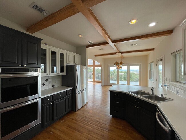 Building Photo - GORGEOUS VIEWS OF LAKE TRAVIS AT HUDSON BEND