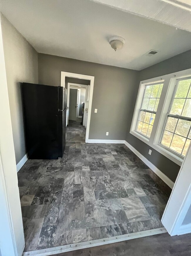 Building Photo - Charming Single Family Home