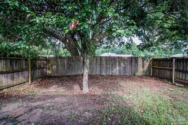 Building Photo - 8033 Stonebrook Dr