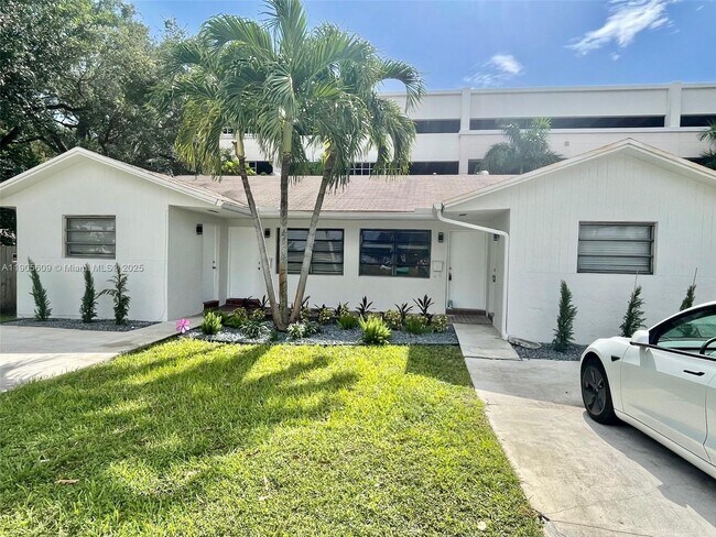 Building Photo - 21123 E Dixie Hwy