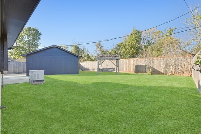 Building Photo - 2410 Del Norte St