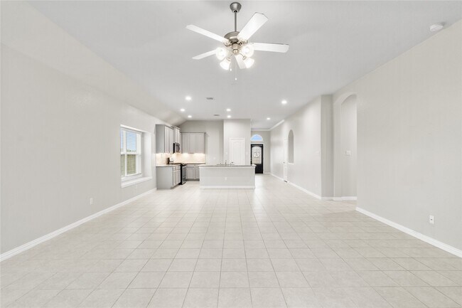 Building Photo - 131 San Jacinto Dr