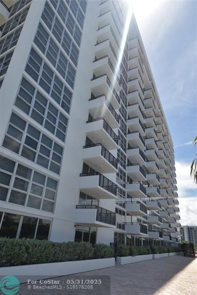 Building Photo - 525 N Ocean Blvd