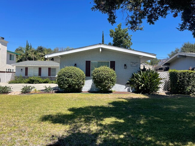 Building Photo - Single house 4 beds 2 baths for lease Glen...