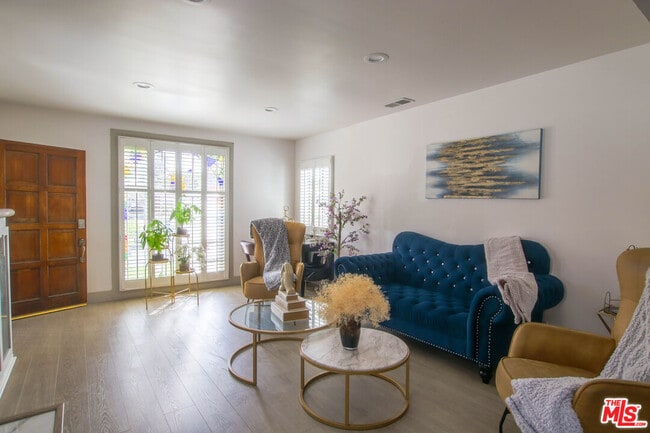 Building Photo - 2223 W 78th Pl