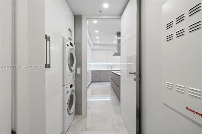 Building Photo - 18201 Collins Ave