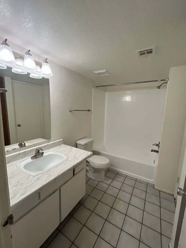 Building Photo - Welcome Home to El Diablo Apartments – 1 B...