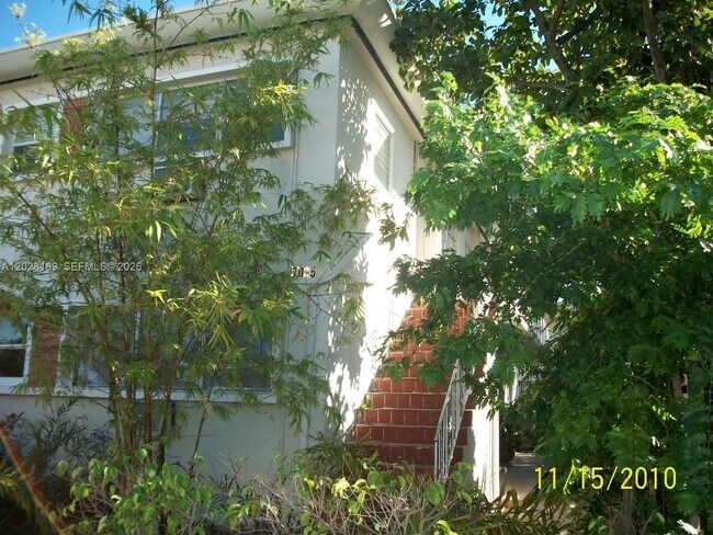 Building Photo - 7035 Rue Granville