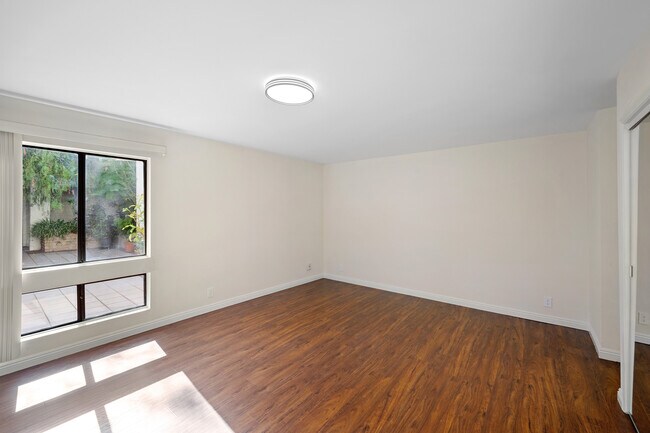 Building Photo - 1166 Rosedale Ave