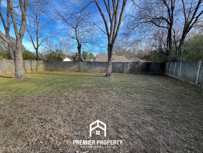 Building Photo - 3 Bedroom Home for Rent in Memphis | Formal Dining Room & Fenced Yard