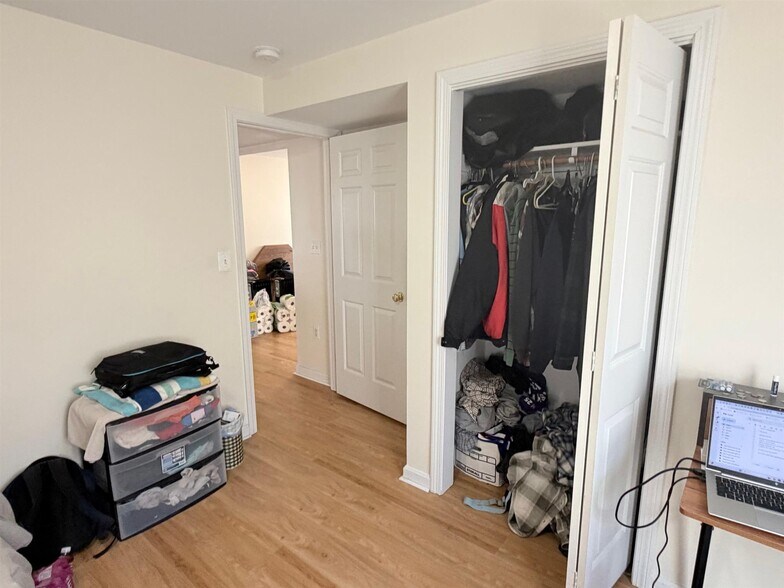 Building Photo - 3 Kent Ct