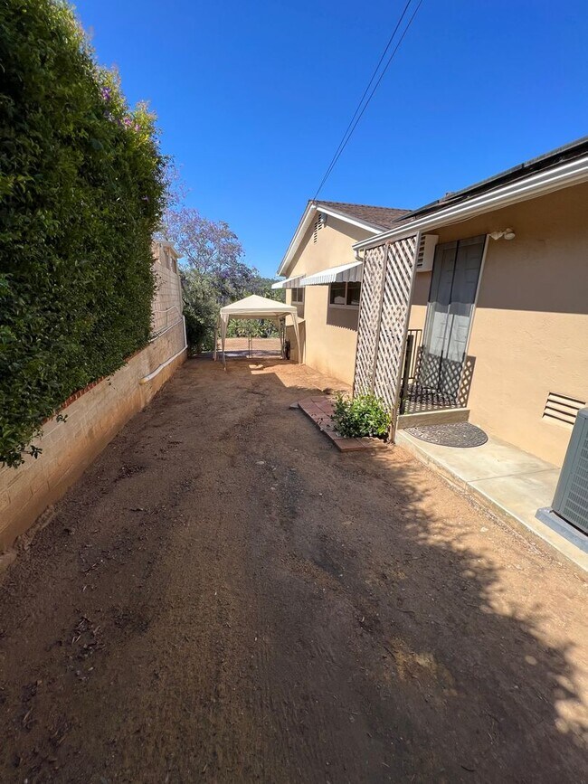 Building Photo - Move in Special!! $750 off 1st Month's Rent!!