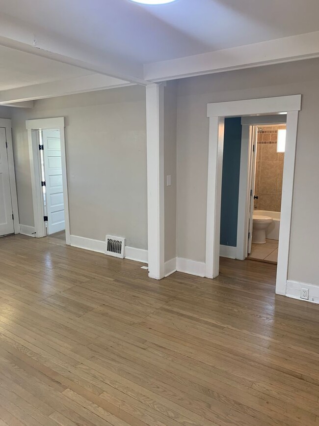 Building Photo - 5 Bedroom - PRE-LEASING FOR JUNE