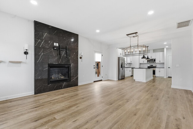 Building Photo - 10928 Norwich Ave