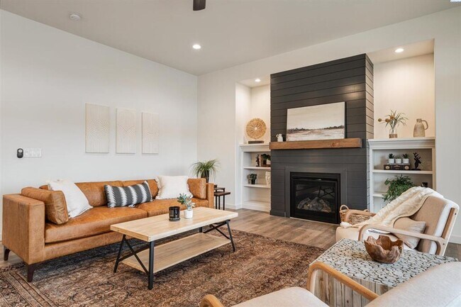 Building Photo - Stunning New Construction Five Bedroom Three Bath in South Richland!