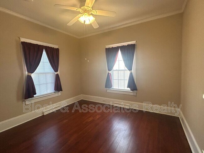 Building Photo - 1304 Bogart St