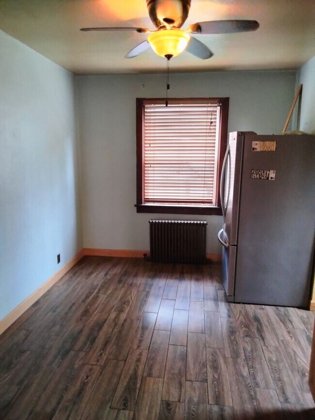 Building Photo - 9-11 Jones St.