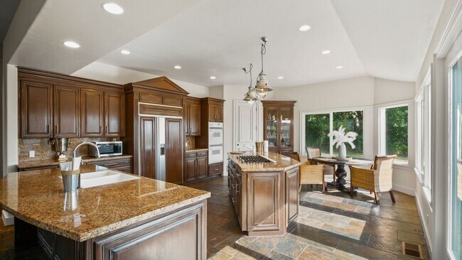 Building Photo - Hilltop Estate in Green Valley-Fully Furni...