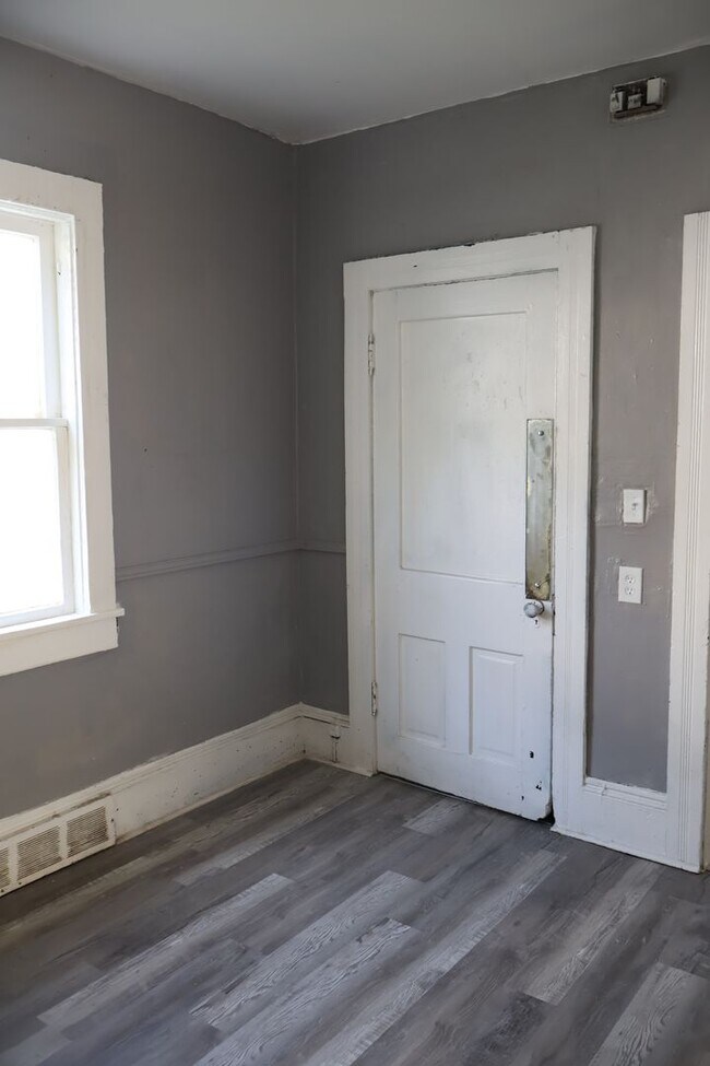 Building Photo - 6812 Whitney Ave
