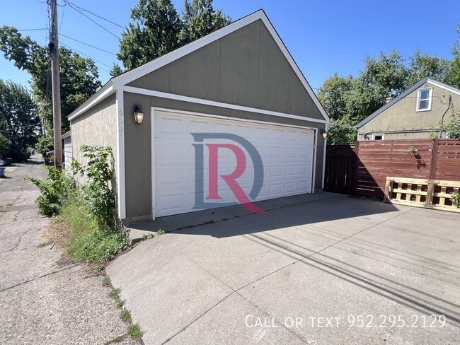Building Photo - 4227 5th Ave S