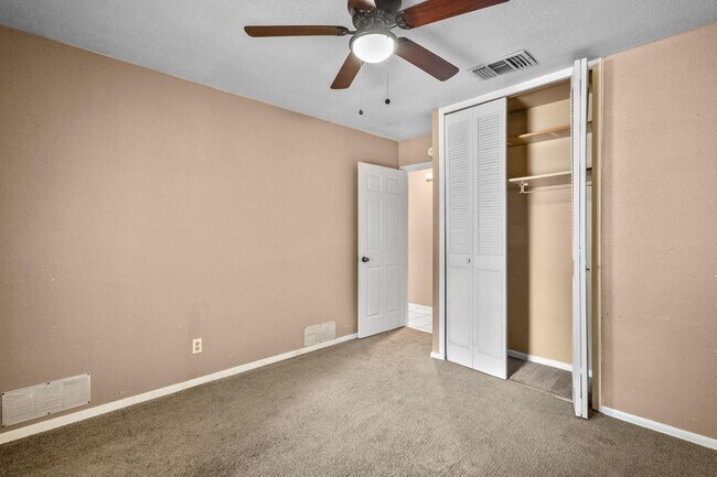 Building Photo - 146 Stapleton St