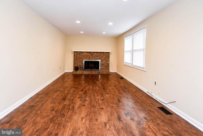 Building Photo - 8100 Irwell Ct