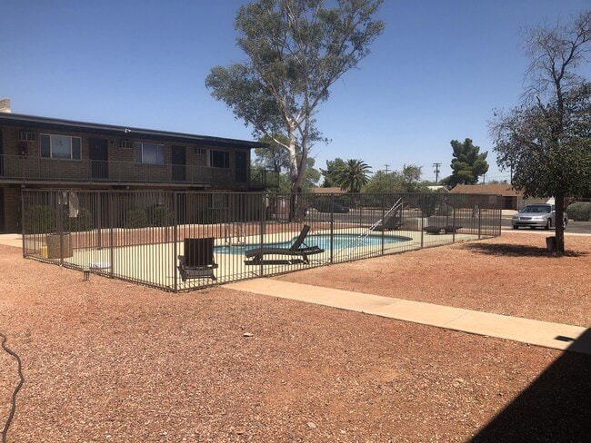 Building Photo - 3055 N Tyndall Ave