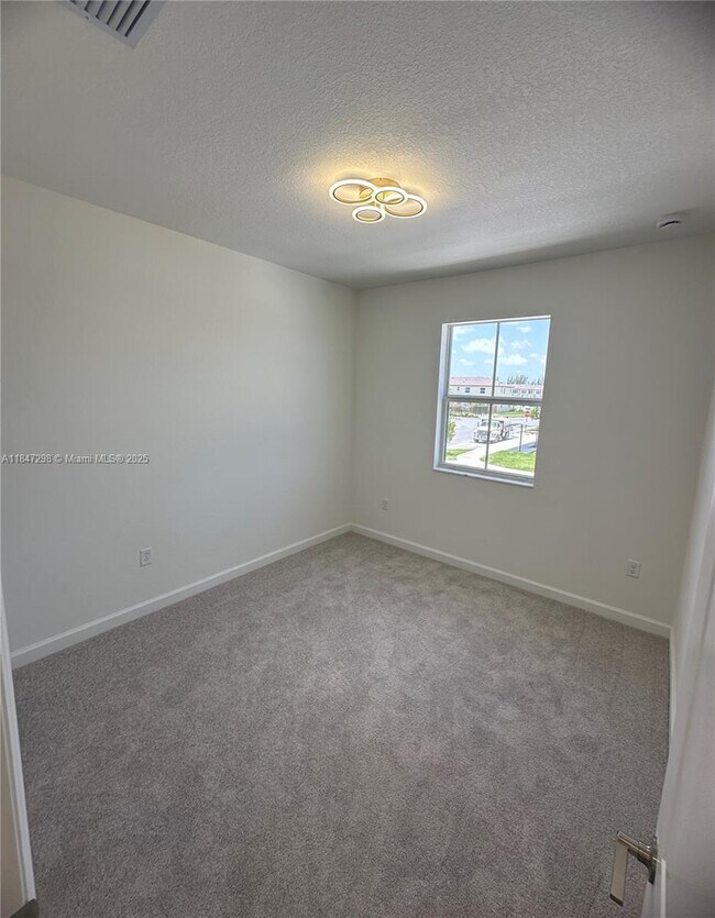 Building Photo - 2627 SE 28 Street