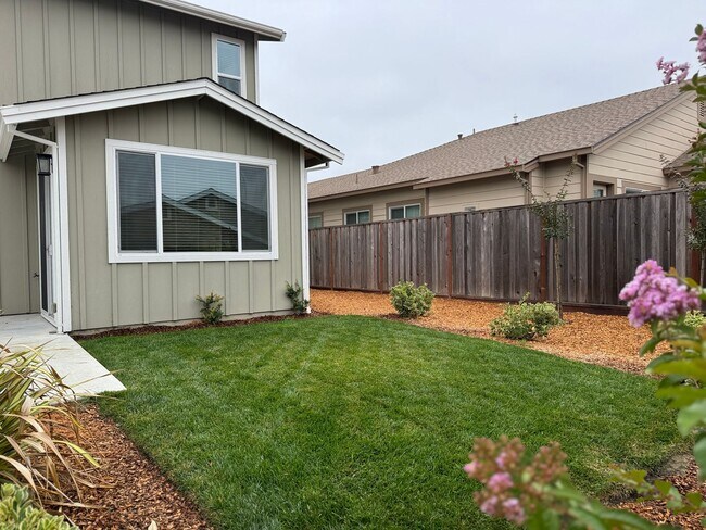 Building Photo - Fountaingrove 4 bedroom beauty