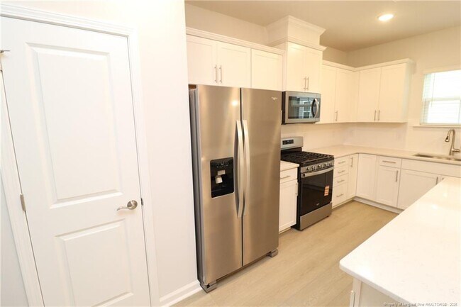 Building Photo - 756 Ben Ledi Ct