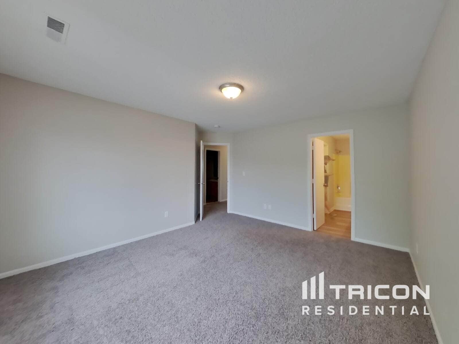 Building Photo - 1401 Thomas Dr