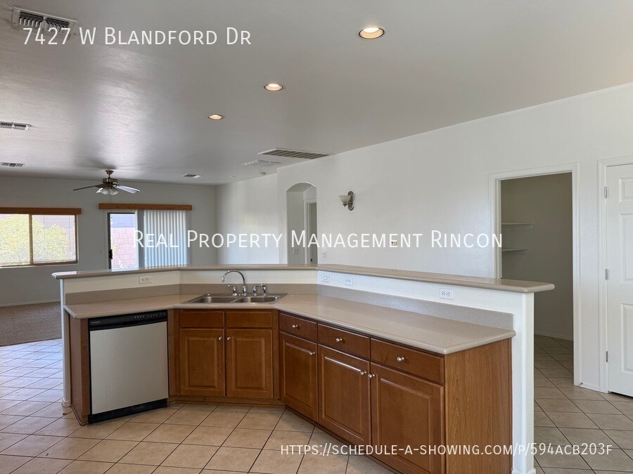 Building Photo - 7427 W Blandford Dr