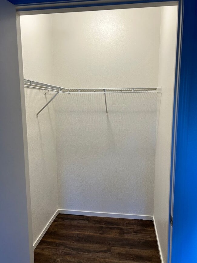 Building Photo - Beautiful unfurnished 2 bedroom in the Southwest (Rainbow and 215)