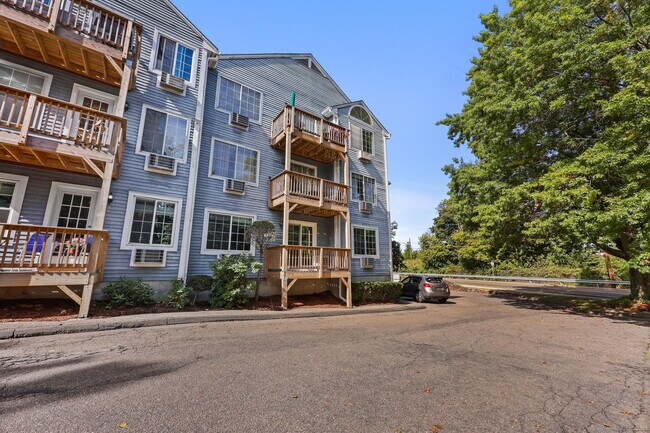 Building Photo - 47 Cedar St
