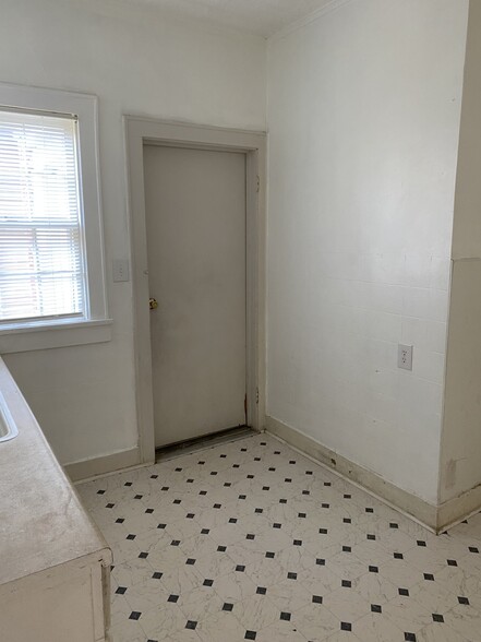 Building Photo - 517 N G St