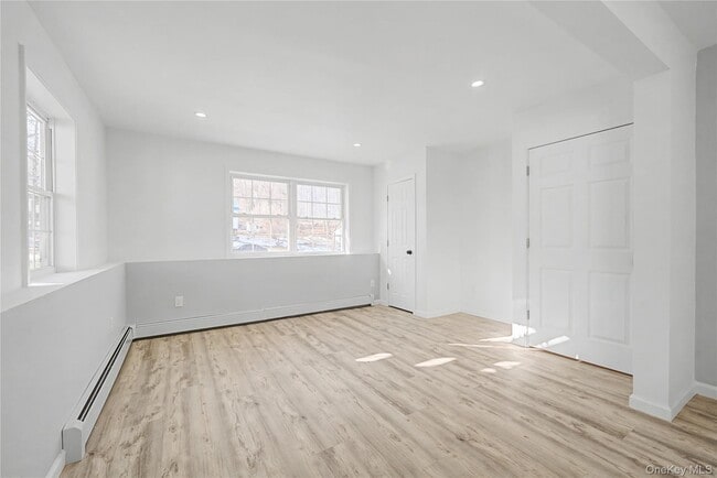 Building Photo - 25 Clinton St