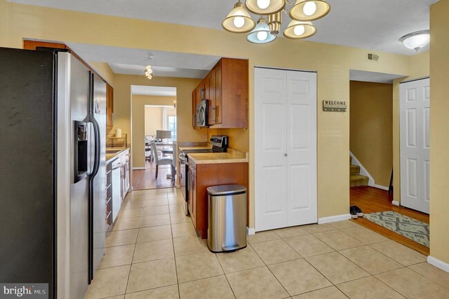 Building Photo - 6389 Fenestra Ct