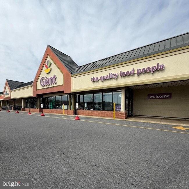 Building Photo - 924 7th St