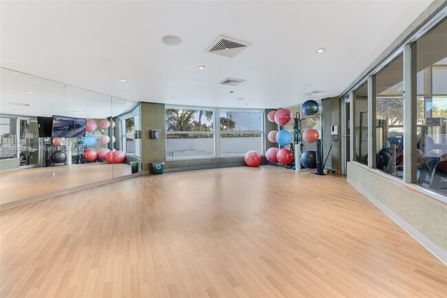 Building Photo - 3101 S Ocean Dr