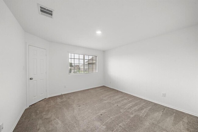 Building Photo - 32510 Orchard Haze Dr