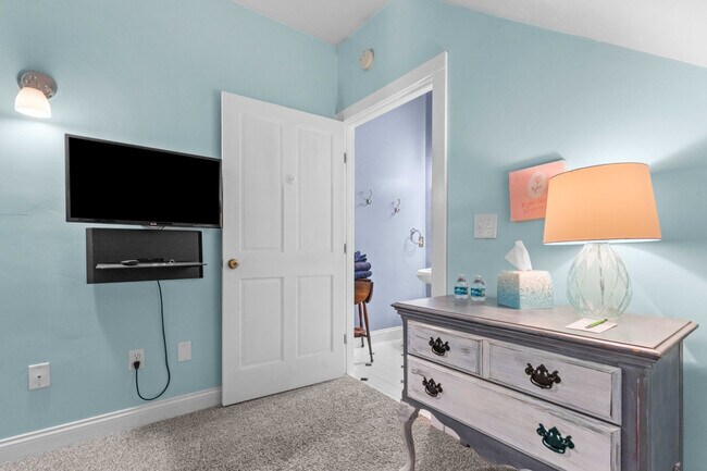 Building Photo - 221 SE 7th St