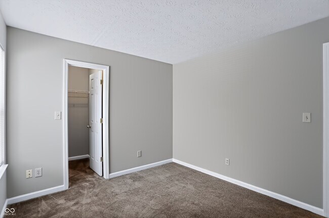 Building Photo - 5439 Lake Boggs St