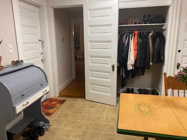 Building Photo - 254 Hope St